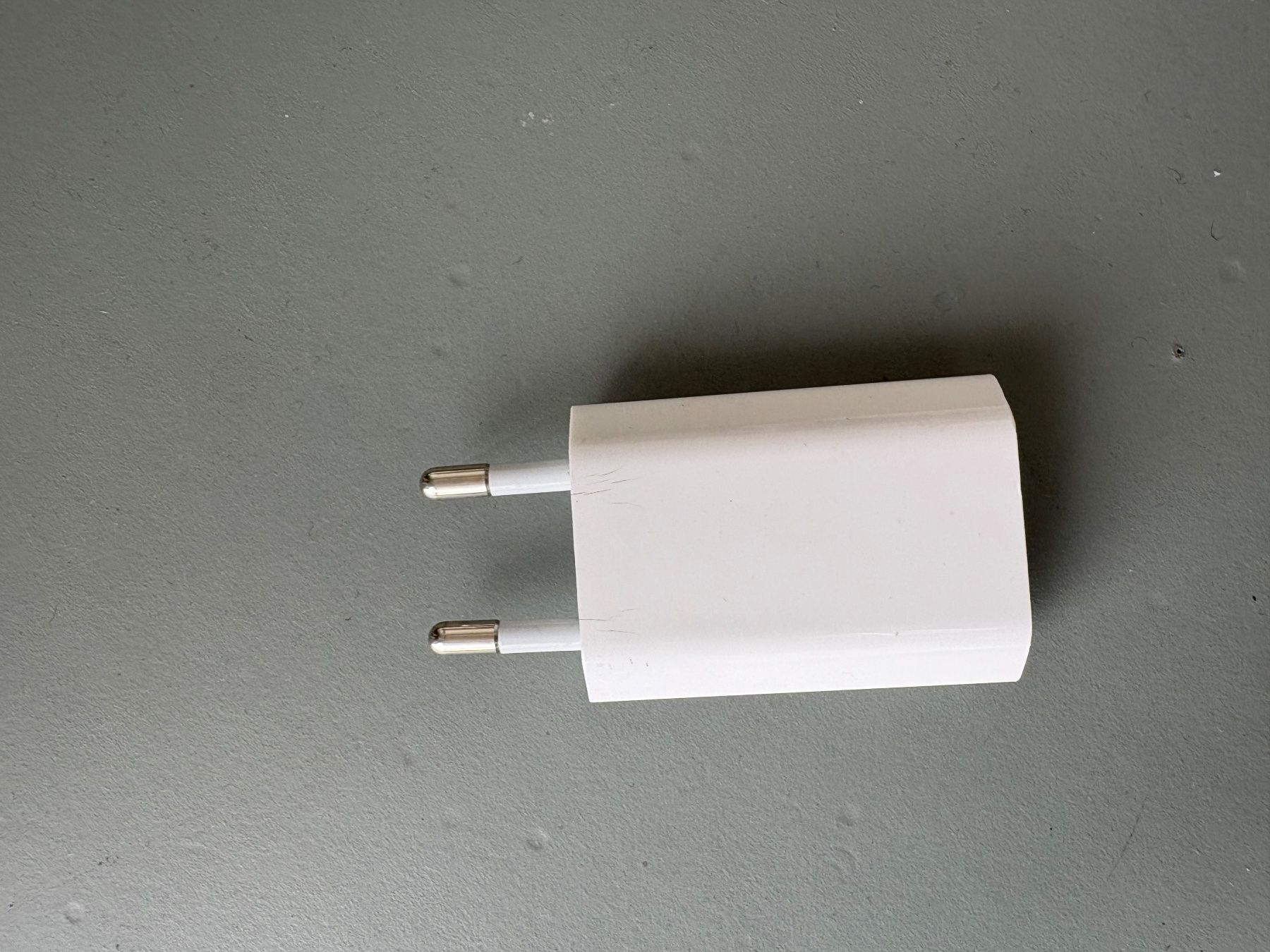 Apple Unità & Adattatore: Original Apple USB Netzteil mit CH Stecker – Usato da Kreuzlingen venduto da ROMANR1