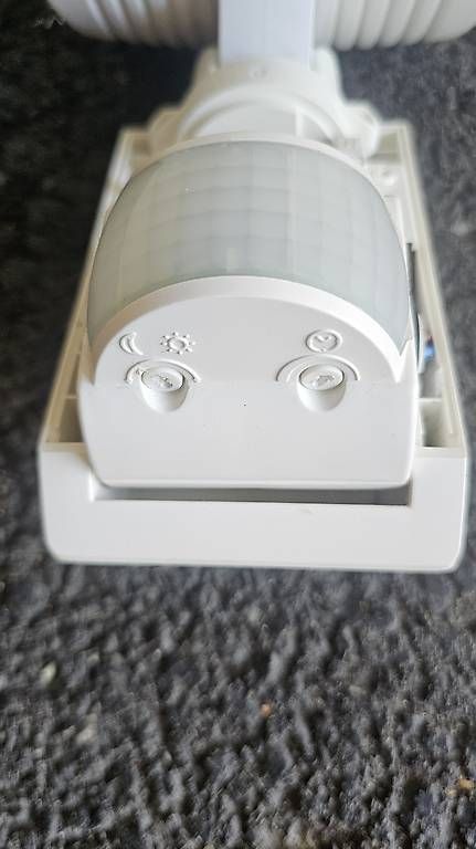 Lampade: Projecteur LED avec détecteur de mouvement – Usato da Bôle venduto da Lemon 1