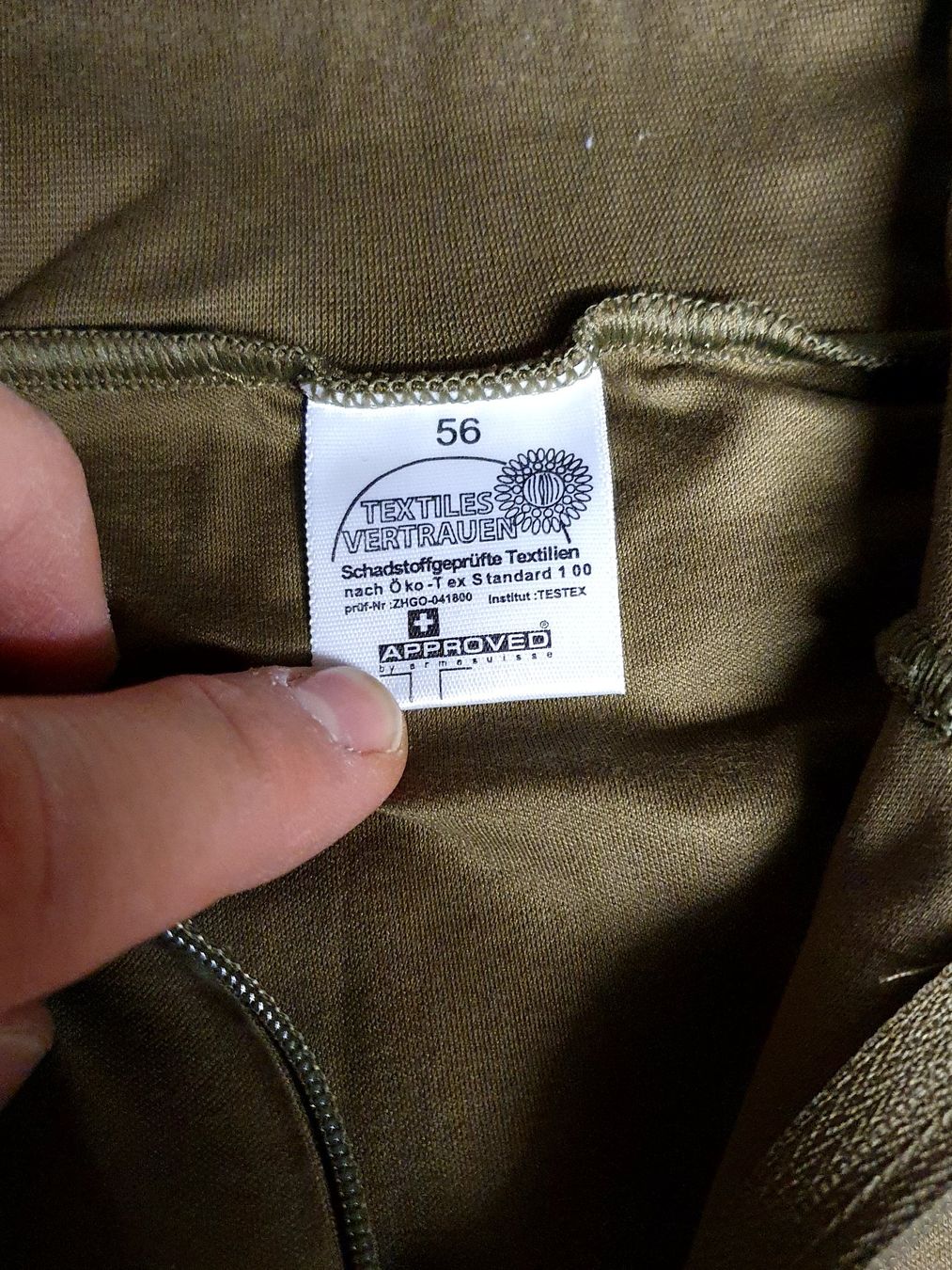 Armée suisse Pulls & Sweat-shirts: Schweizer Armee Rollkragenpullover gr.56/L – D'occasion à Altendorf par caj_hry2 1