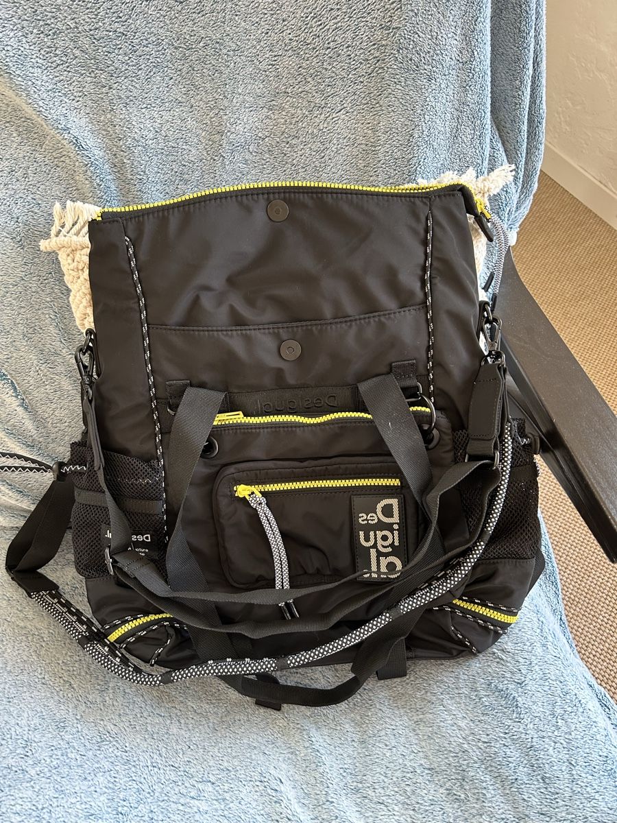 Desigual Zaini: Rucksack/Tasche Desigual – Nuovo (secondo la descrizione) da Wohlen b. Bern venduto da Honeypie