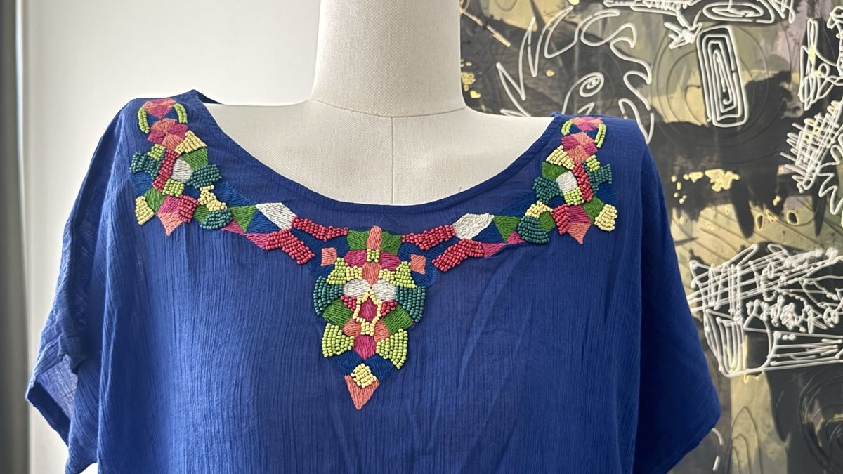 T-shirt: Bluse Damen dunkelblau mit Stickerei – Nuovo (secondo la descrizione) da Mörigen venduto da TimelessFinds 1