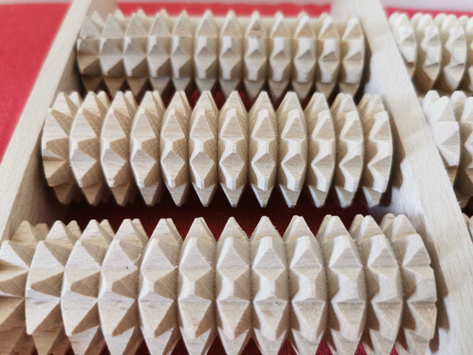Massagegeräte: Fussmassagegerät aus Holz – Neu und originalverpackt aus Schlieren von vlalif 1