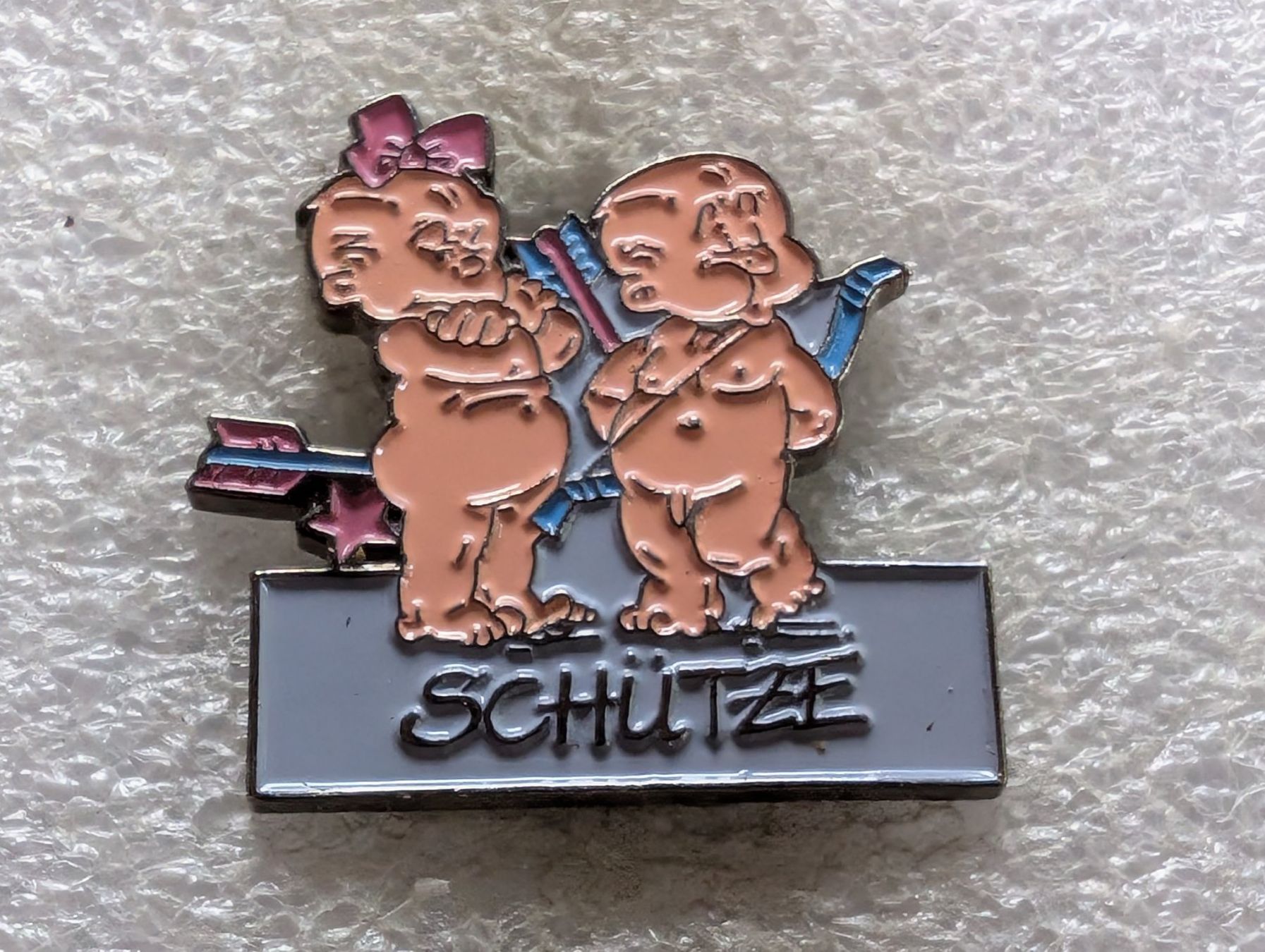 Plaketten & Abzeichen: Ansteckpin 219: Sternzeichen – Gebraucht aus Oppligen von Pin-Fall-Shop