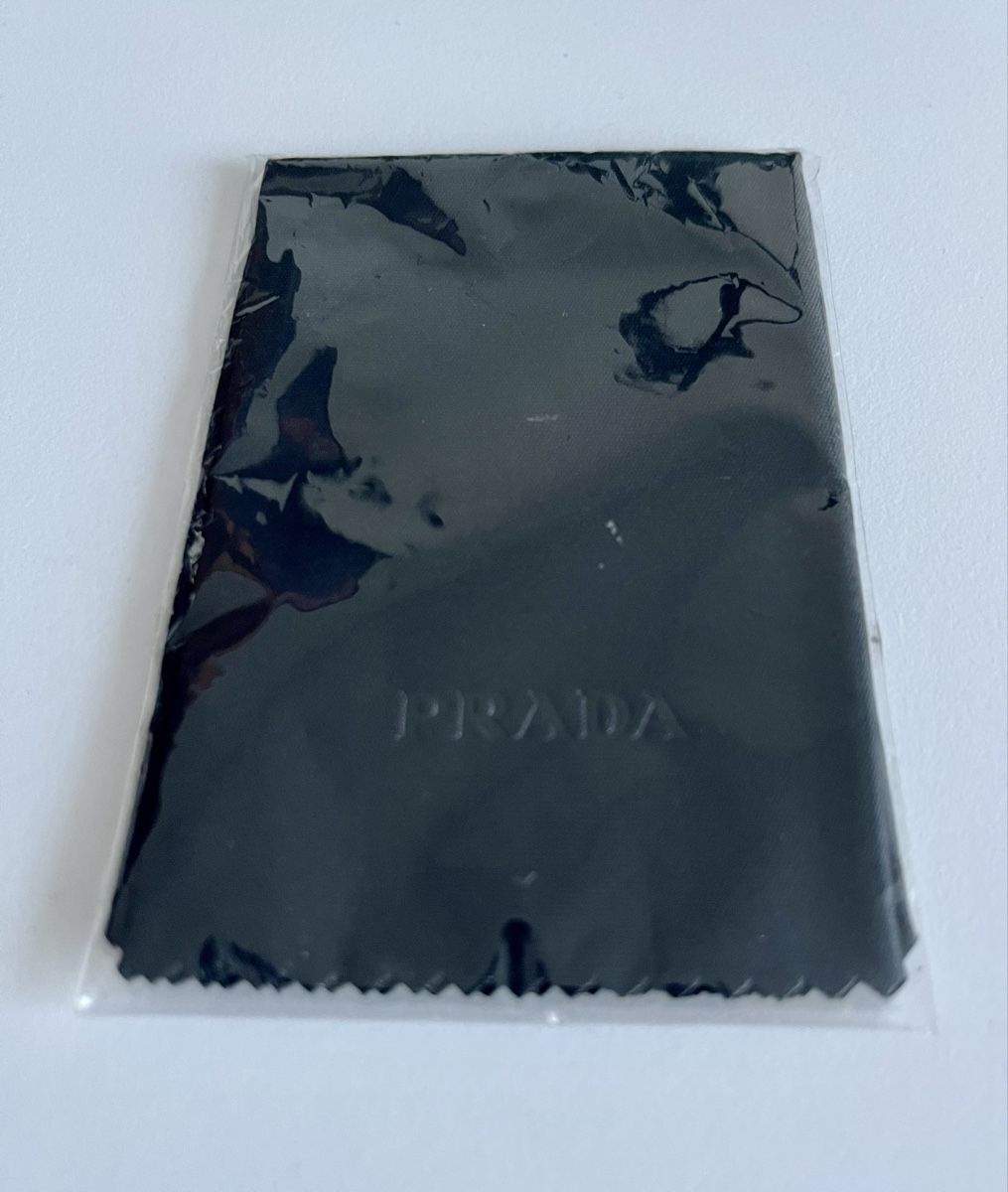 Prada Lunettes & Verres: Prada Brillenputztuch – Neuf avec emballage d'origine à Steinmaur par Poleni 1