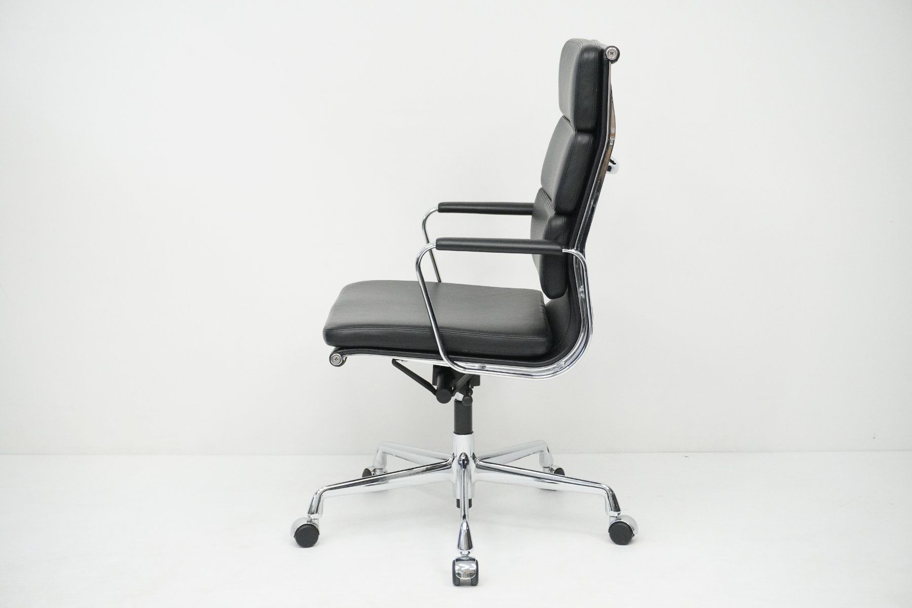 Vitra Sedie: Designklassiker Vitra Eames Soft Pad EA219 Leder schwarz – Usato da Bad Zurzach venduto da QLASSIQ 3