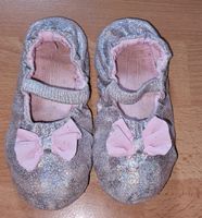 H&M Glitzerli Ballerina Schühli mit Schleife, Grösse 24