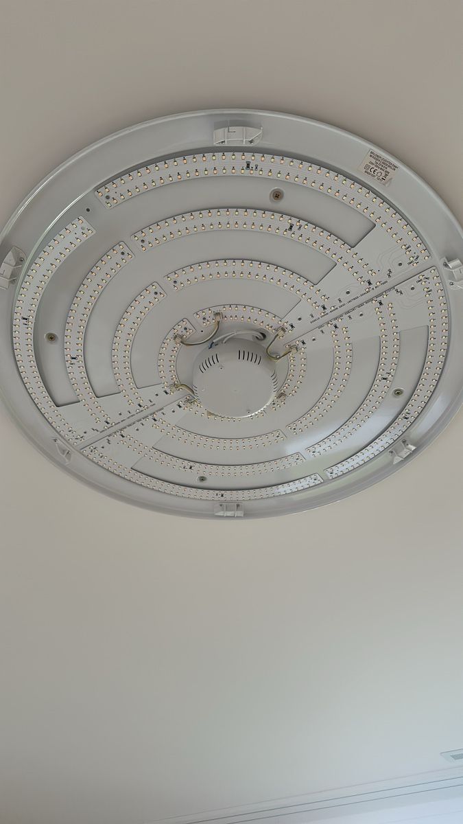 Lustres & lampes de plafonds: LED-Deckenleuchte dimmbar mit Sternen-Effekt – D'occasion à Winterthur par dia_gtq2 3