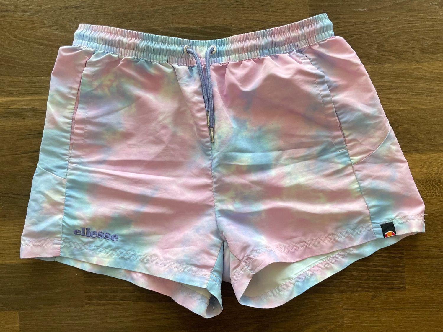 Ellesse Hosen: Short Ellesse – Gebraucht aus Olten von B3ren