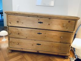 Antike grosse Kommode