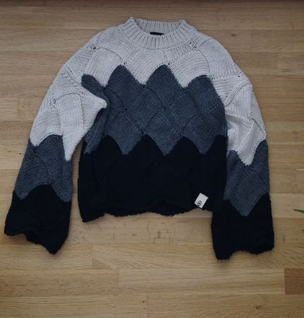 Knitted Sweater Grey White Black Pattern