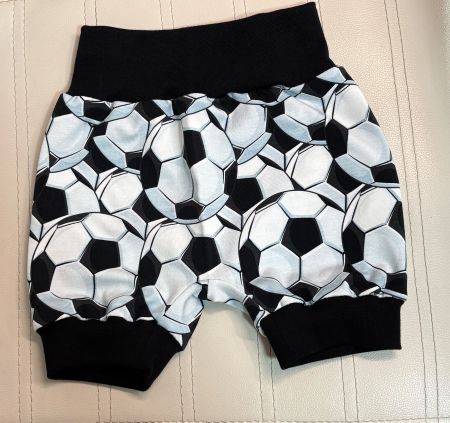 Kurze Pumphose Mitwachshose Fussball 98/104 NEU
