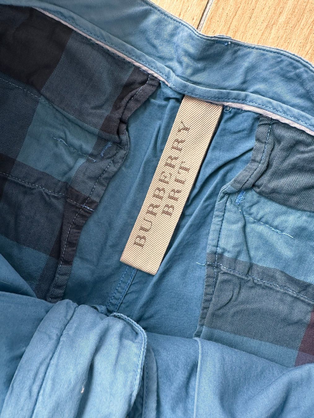 Burberry Pantaloni: Short BURBERRY bleu – Usato da La conversion venduto da Repio 1
