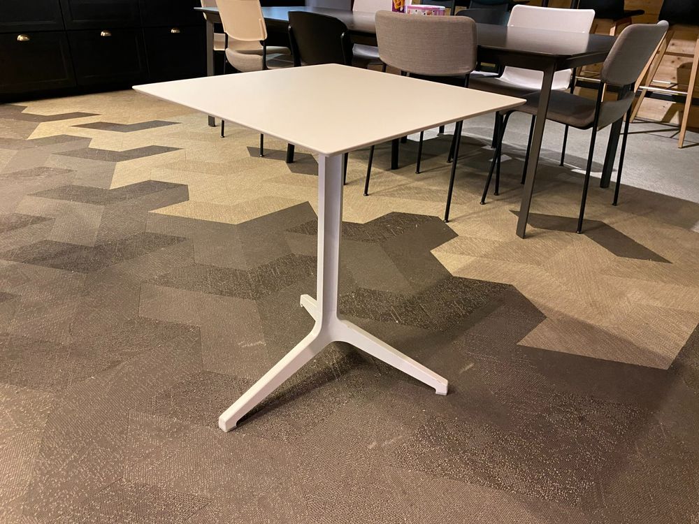 Table carrée Pedrali blanche avec top inclinable (Gebraucht) in Grand ...