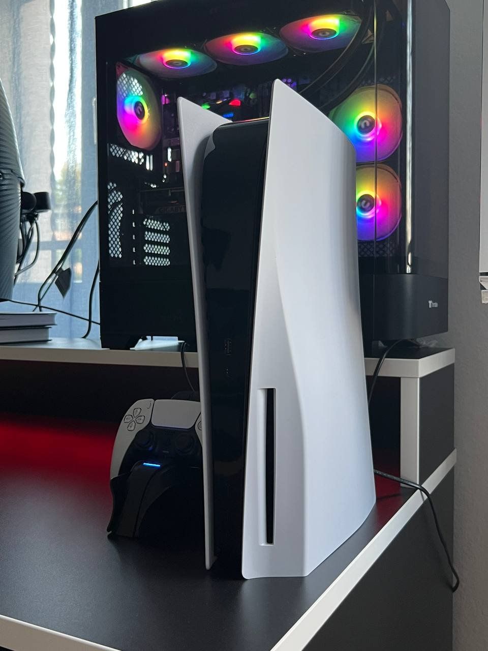 Sony Console: PlayStation 5 Disc + 2 DualSense Controller + Ladestation – Usato da Luzern venduto da Amirmarzieh