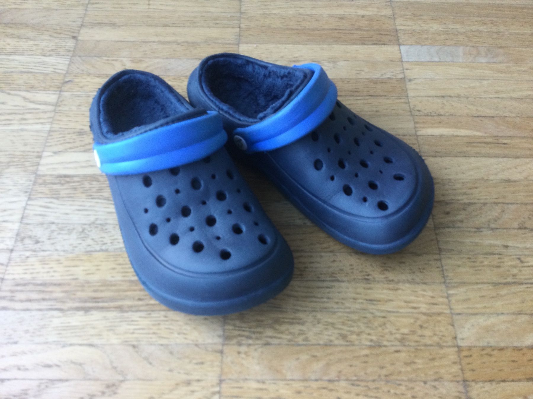 Scarpe per ragazzi: Kinder Haus Schuhe, Gr 31 – Usato da Zürich venduto da VorlonShadow