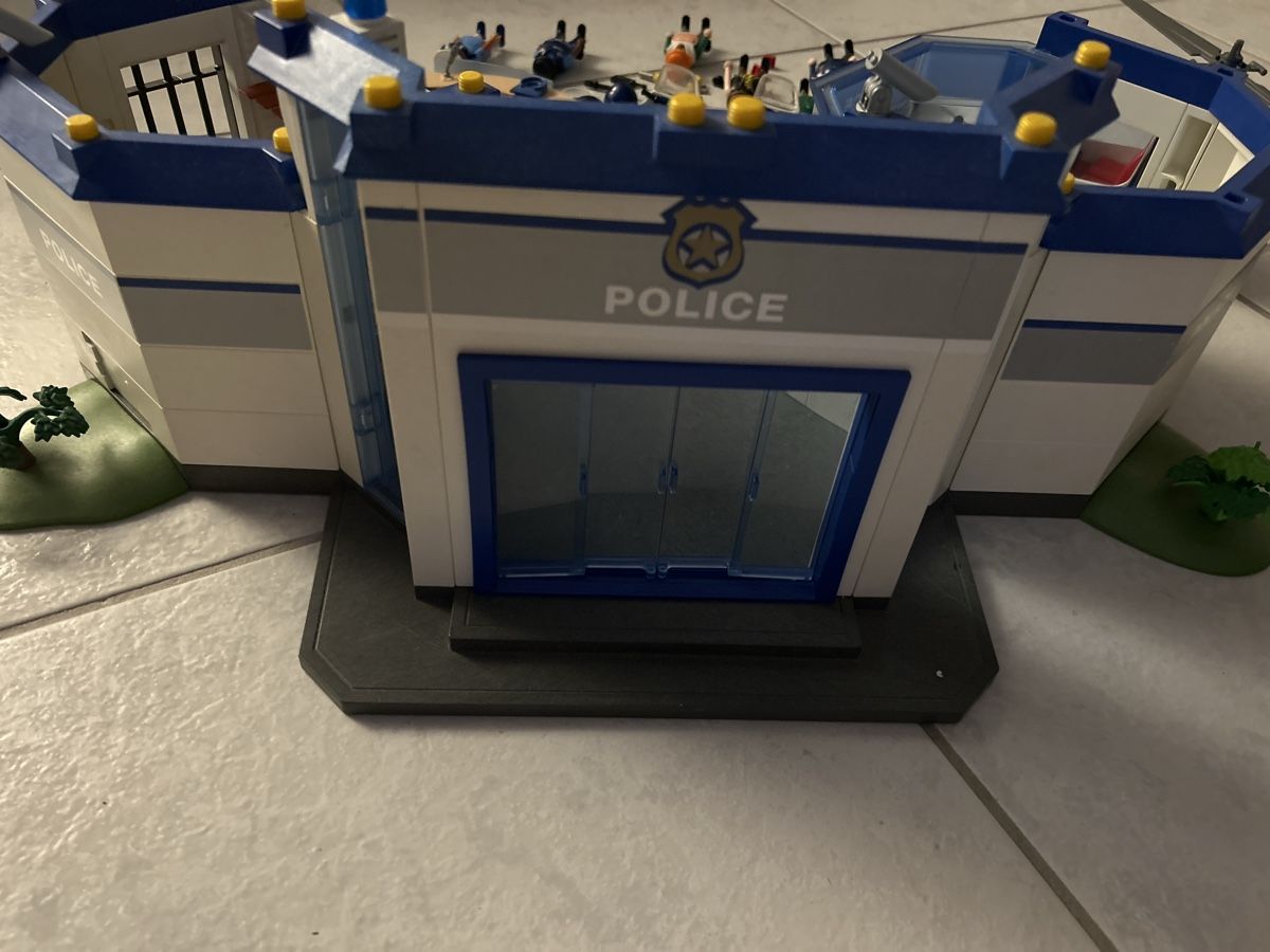Playmobil Giocattoli: Polizeistation Playmobil – Usato da Lostorf venduto da Venice16 3