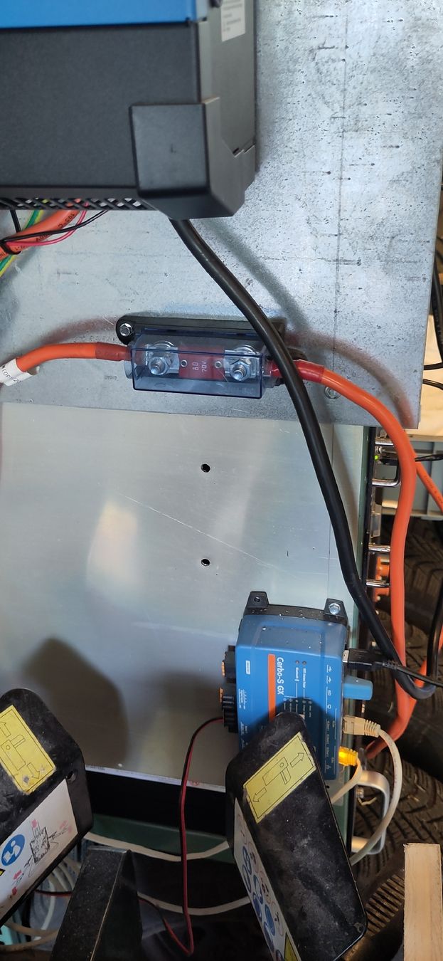 Victron Solargeräte und Solarprodukte: Batteriespeicher Victron MultiPlus-II Pylontech 9.6 kWh – Gebraucht aus Liebefeld von robi15blue 1