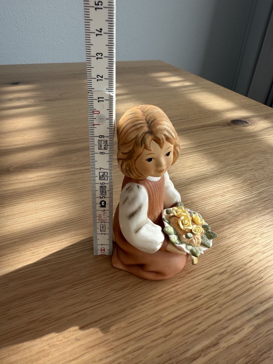 Statuette: Goebel Mädchen mit Blumenstrauss – Usato da Sarmenstorf venduto da Nathaliie_21 5