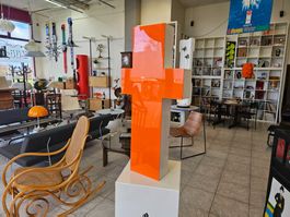 Leuchtbuchstabe t orange mit LED Beleuchtung Leuchtreklame