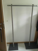 Stabile Metall Kleiderständer aus Geschäftsauflösung