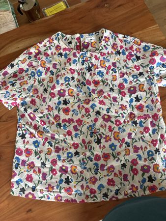 Bluse mit Blumenmuster für den Sommer, Grösse 44
