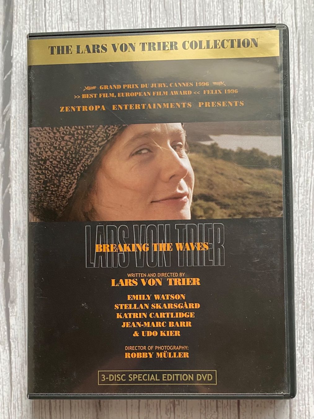 Tutti i DVDs: Lars von Trier Breaking the Waves DVD -3Disc Special Edition – Usato da Stüsslingen venduto da BrigeLee