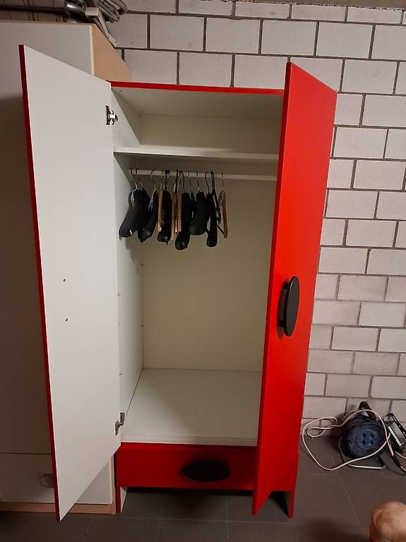 Armadi: Schrank ohne Bügel – Usato da Sulgen venduto da mag_82nz