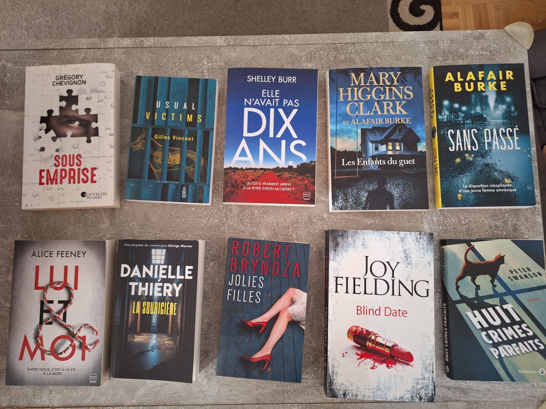 Libri: Divers livrés Thrillers/Suspens – Usato da Treyvaux venduto da car_bn97 2