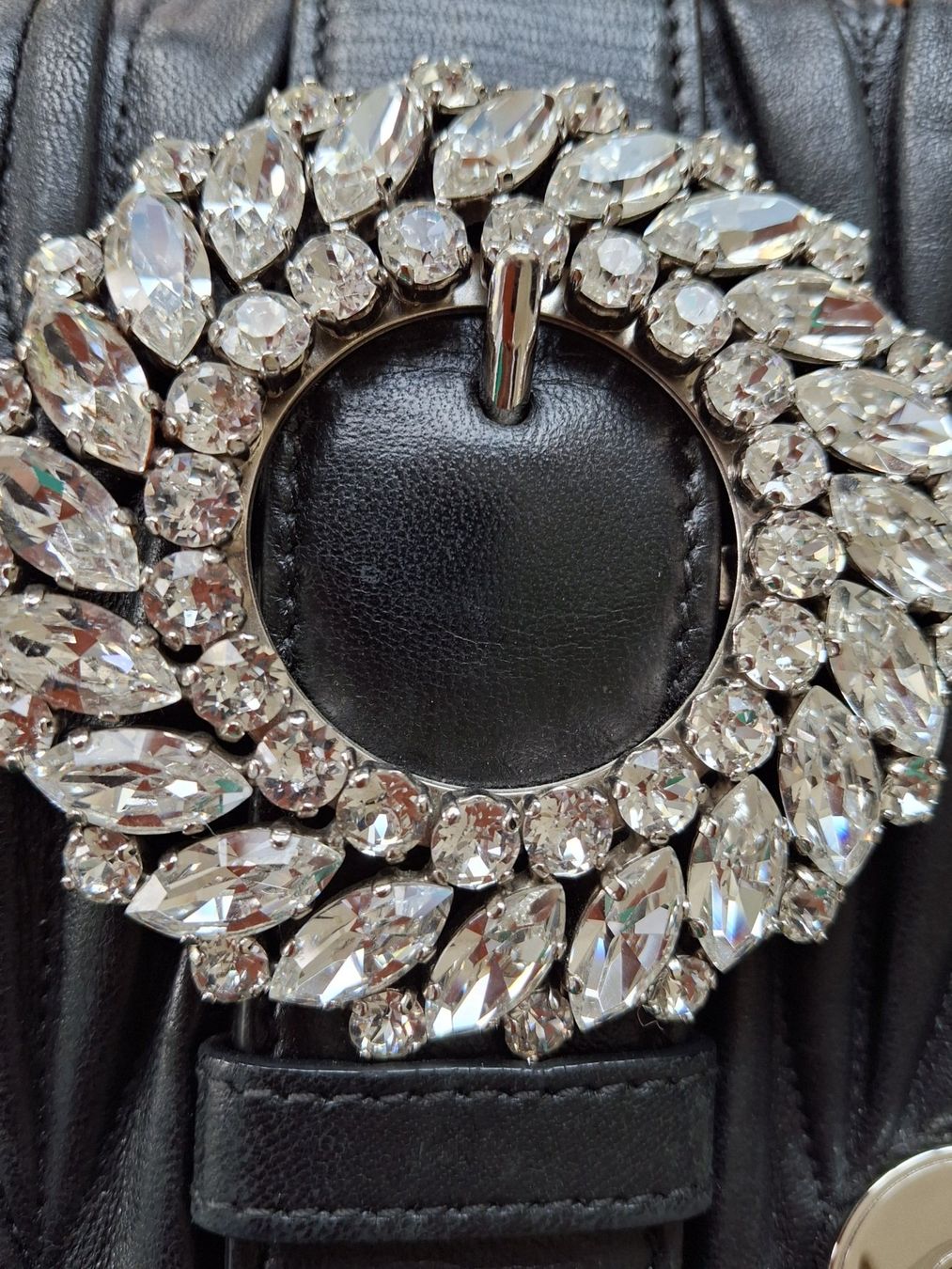 Miu Miu Taschen für Damen: Miu Miu Matelasse Crystal Buckle Bag – Gebraucht aus Gersau von syl_5dsz 5