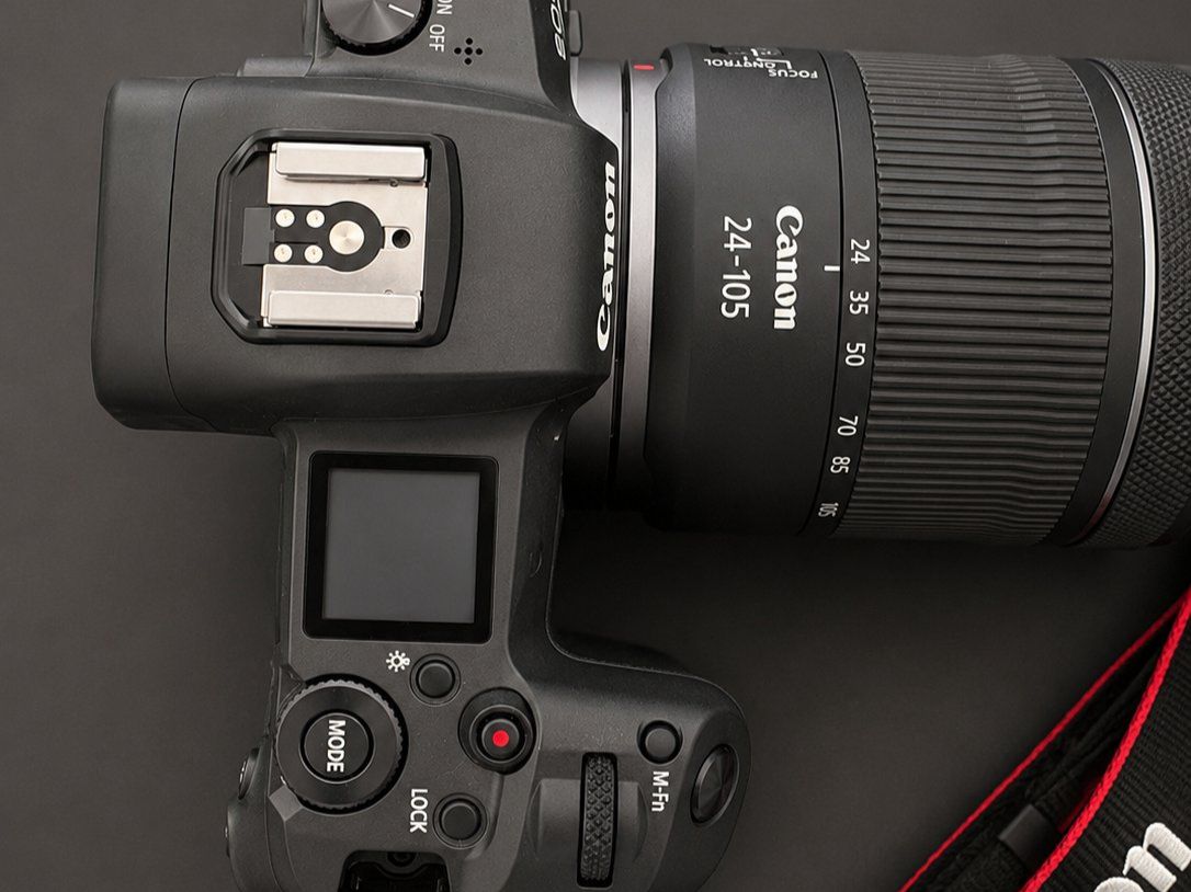 Canon Fotocamera: Canon EOS R Vollformatcam - RF 24-105mm Objektiv & Stativ – Usato da Steffisburg venduto da Octabrain 1