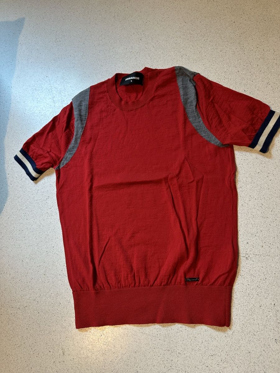 Dsquared2 T-shirt: Dsquared2 Wolle Kurzarm Tshirt – Usato da Wädenswil venduto da Ktodat