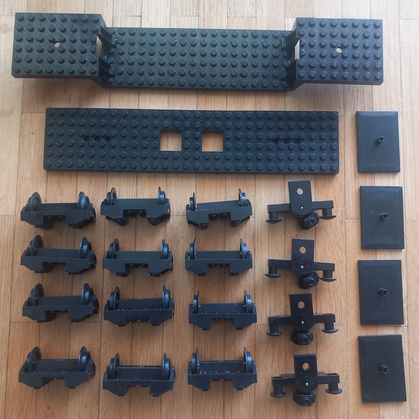 Lego Kit di costruzioni: Pièces LEGO train noir châssis wagons – Usato da Bernex venduto da casimali