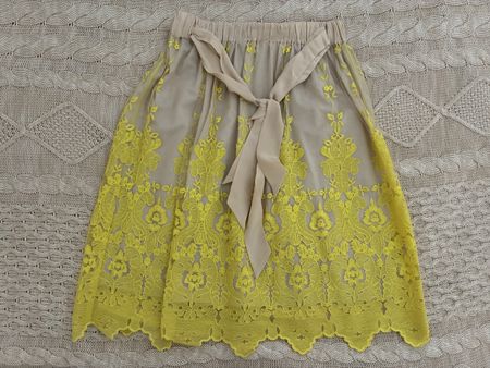Hoss Intropia skirt size 36 yellow lace embellished