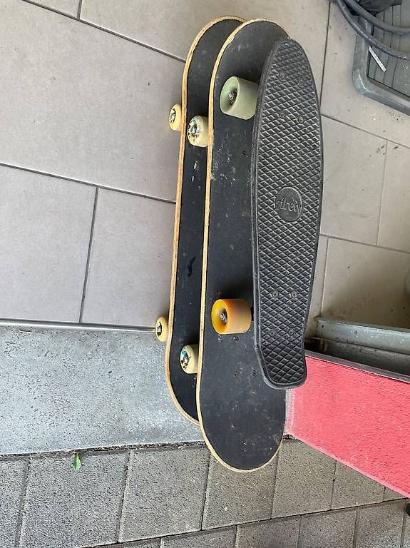 Skateboards: 2 grosse Skateboard und ein kleines – Usato da Weinfelden venduto da msc_2xl2