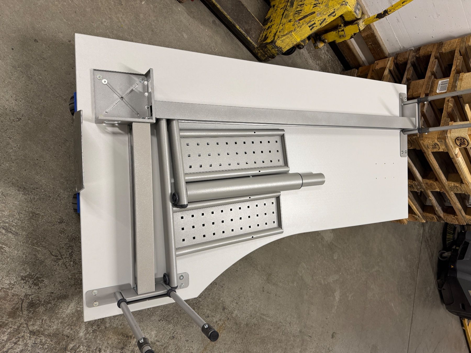Scrivanie: Gebrauchter Schreibtisch 200x100cm – Usato da Küsnacht ZH venduto da Confiserie_Honold 4