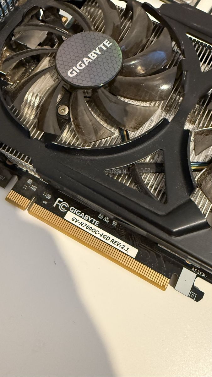 Schede grafiche: Pc Teile, 3 Grafikkarten, 12 Cpu‘s – Difettoso da Däniken SO venduto da sunnyresales 3