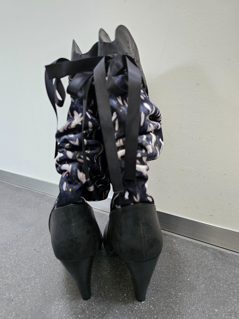 Scarpe da donna: Stiefel aus Leder und Stoff, Ruby Shoo UK6 oder 39 – Nuovo (secondo la descrizione) da Mönthal venduto da Creativchaos 5