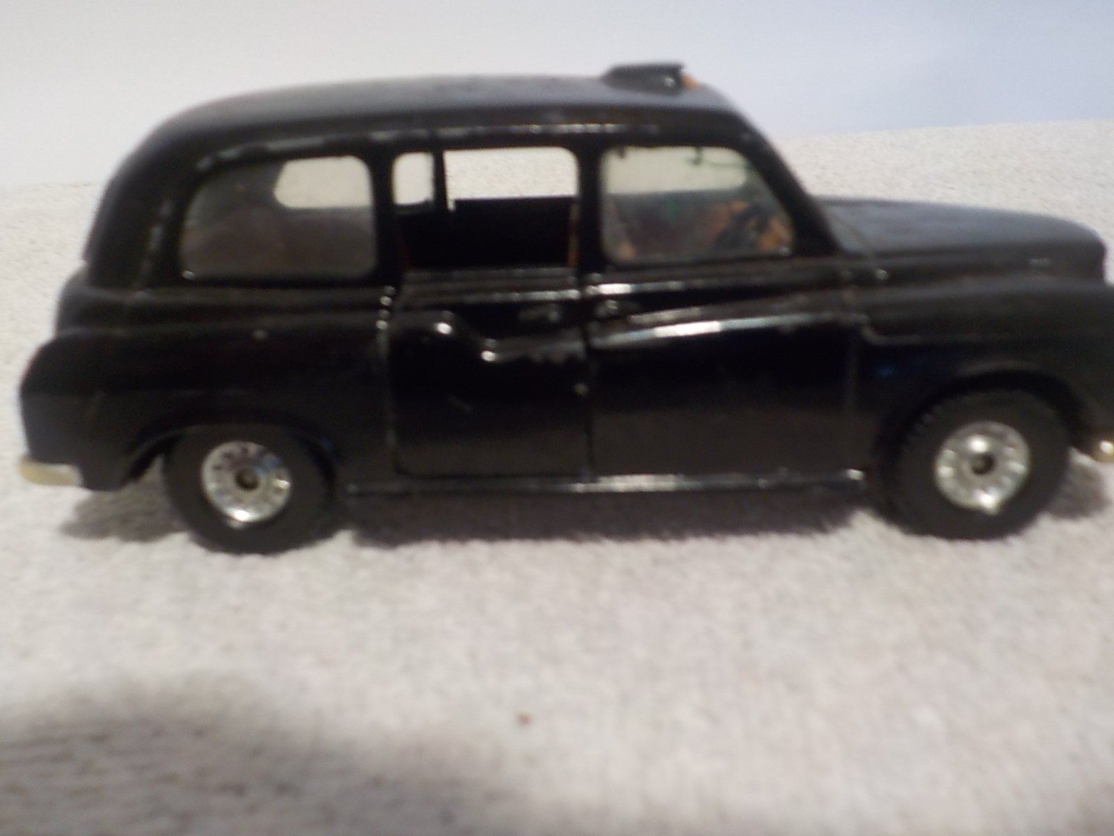 Corgi Toys Modellautos: AUSTIN LONDON TAXI – Gebraucht aus Bülach von Freieck
