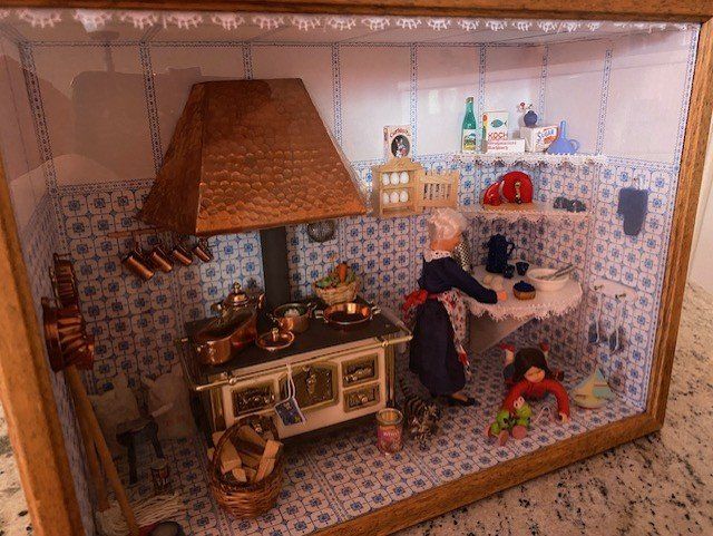 Puppenhäuser & -möbel: Oma's Nostalgieküche / mit Glasfront – Neu (gemäss Beschreibung) aus Winterthur von Naturewoman