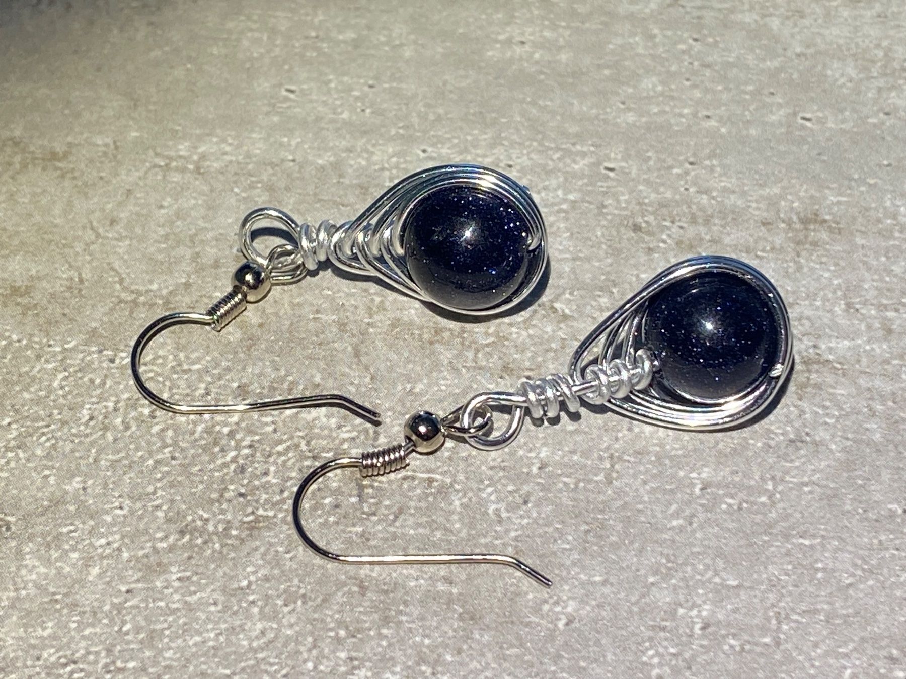 Ohrringe & -stecker: natürlicher blauer Sandstein - Ohrringe wire wrap handmade – Neu und originalverpackt aus Laax von kri_95f5 3