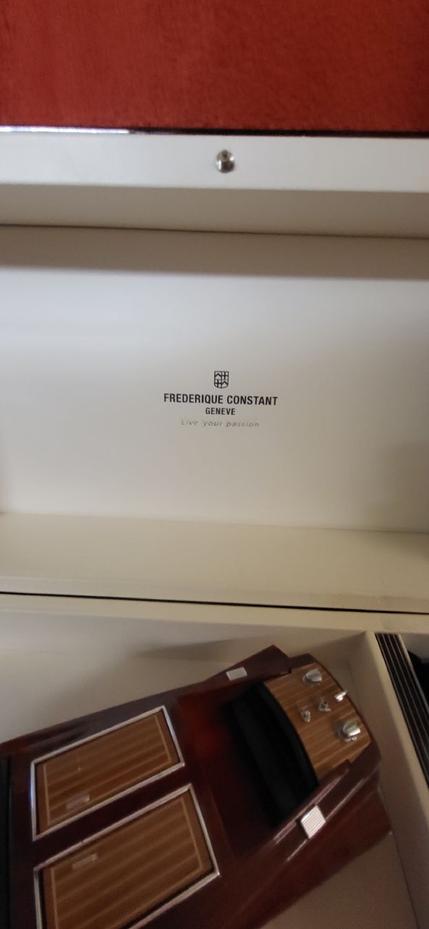 Boîtes de montres: Frederique Constant-Etui mit Werbeschiffchen – D'occasion à Boll par BollArtAntik 1