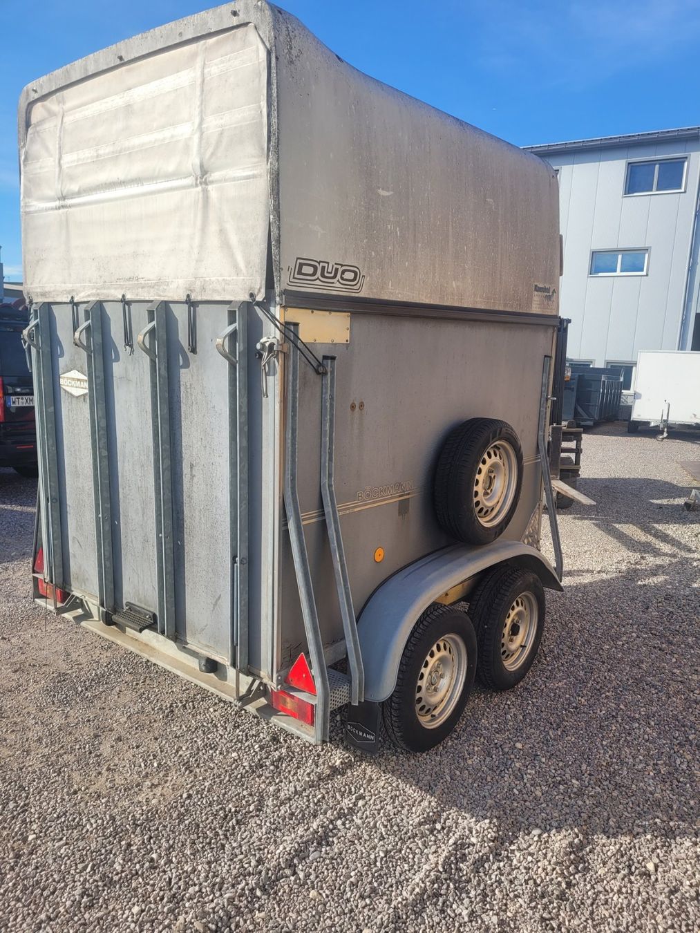 Anhänger: Pferdetransporter – Defekt aus Frick von auc_yyv6 1