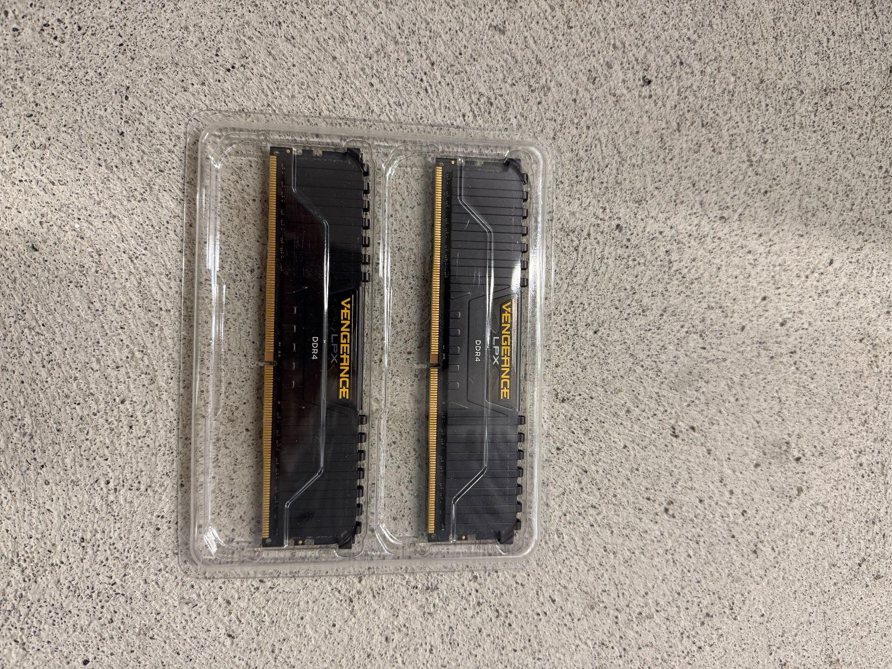 Componenti elettronici: 2x 8GB DDR4 RAM Modules - Fast Upgrade – Nuovo (secondo la descrizione) da Lenzburg venduto da VukiSee 1