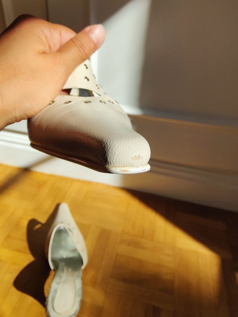 Chaussures femmes: Y2K vintage stud white leather heeled mules – D'occasion à La Tour-de-Peilz par dAutrefois 4