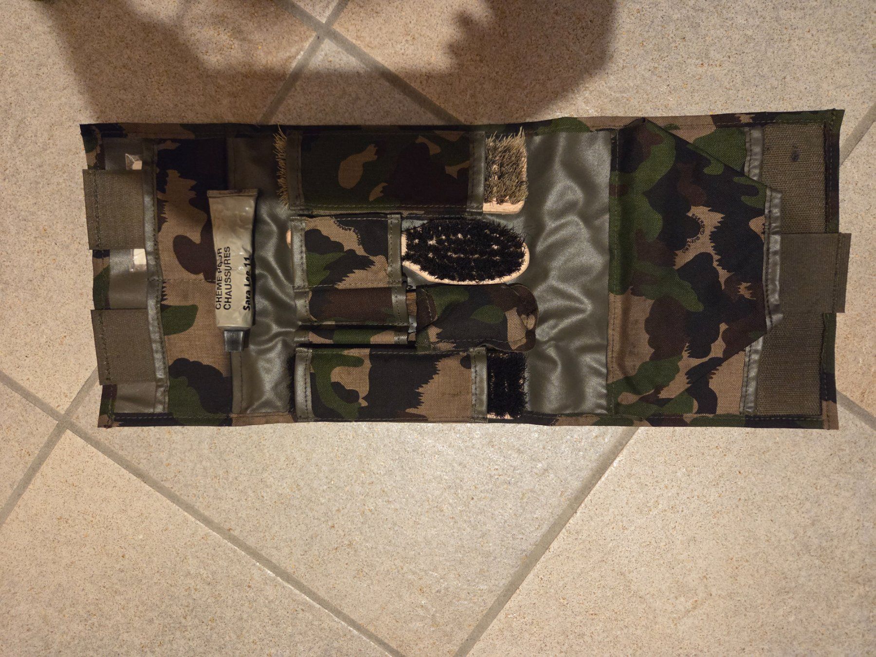 Alle Werkzeuge: Schweizer Armee Schuhputzzeug – Gebraucht aus Zizers von watchcomp. 1