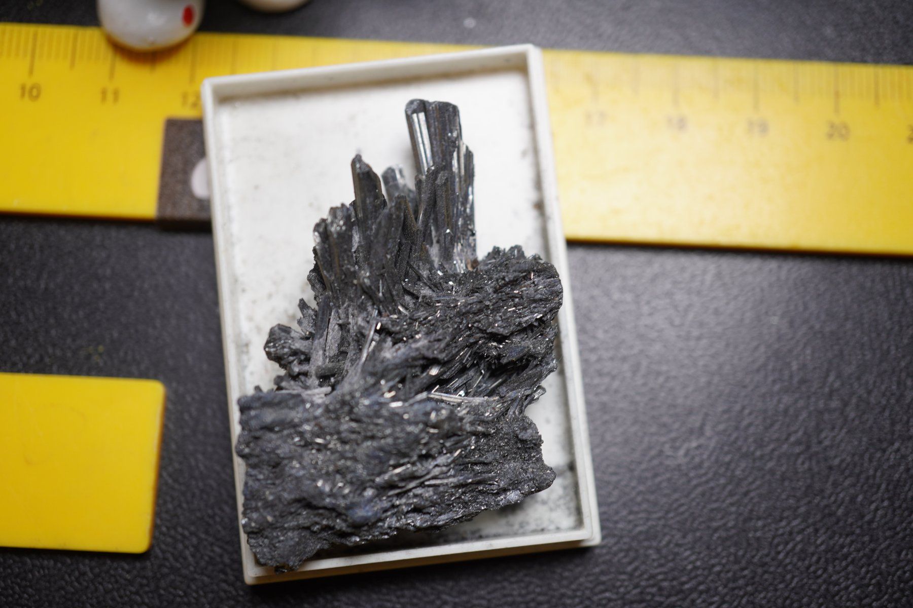 Minerali & Pietre curative: Stibnite   Kristall im  Böxli – Nuovo e nell'imballaggio originale da Eschenbach SG venduto da topstone 4