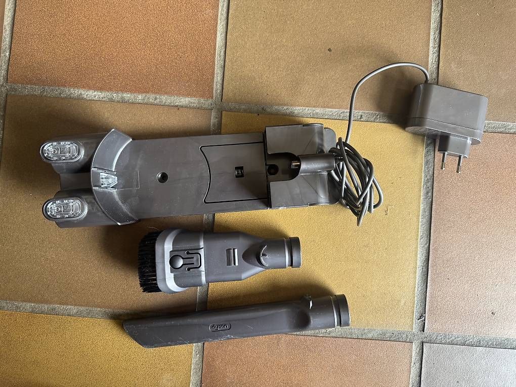 Dyson Aspirapolveri & Accessori: Dyson DC45 Akku-Staubsauger Set – Usato da Truttikon venduto da menefique 2