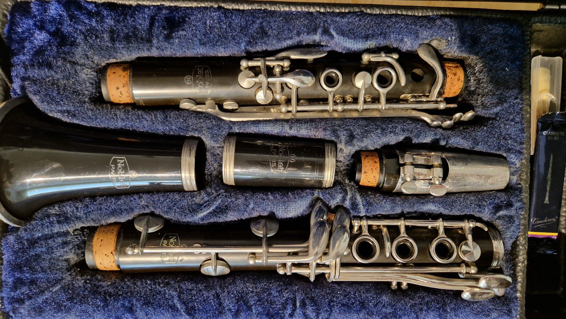 Strumenti musicali: Klarinette Noblet Paris – Usato da Lyss venduto da Paperfix