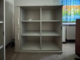 Lateralschrank grau 120x40x112 cm – stabiler Büroschrank