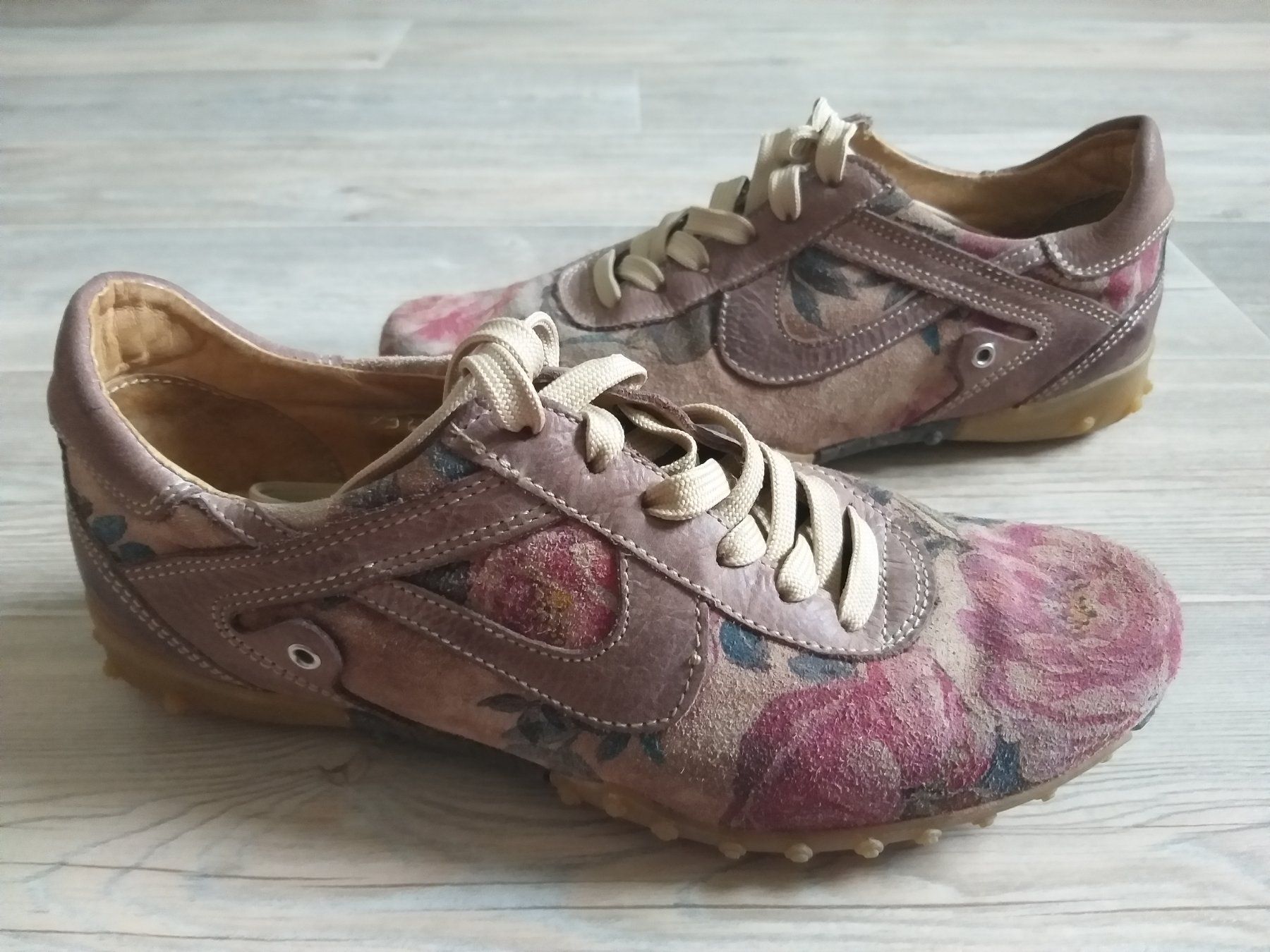 Scarpe da donna: FELMINI Sneakers pointure / Nummer 36 – Usato da Cossonay-ville venduto da Super-Price-Quality